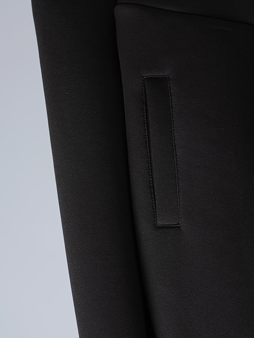 プラダスーパーコピー PRADA 赤いロゴパッチのジップアップフード付きジャケット