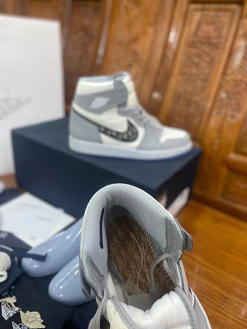 ディオール × ナイキ AIR JORDAN 1 RE HI OG スニーカー スーパーコピー シューズ