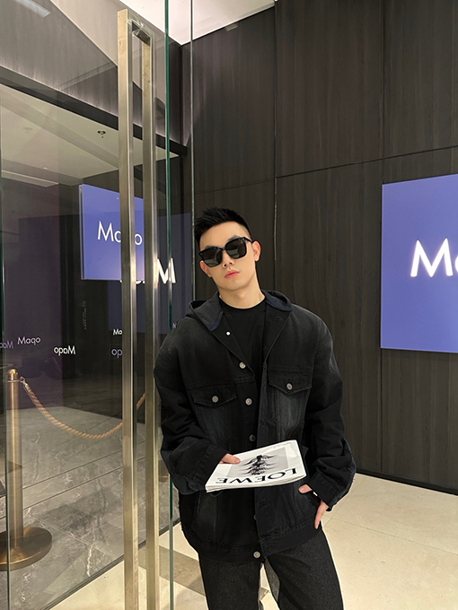 バレンシアガスーパーコピー Balenciaga 刺繍入りフード付きデニムジャケット