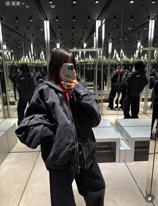 バレンシアガ Balenciaga Bomber フロントとバックのぎがあるクラシックなヘビーデューティーコットンジャケット