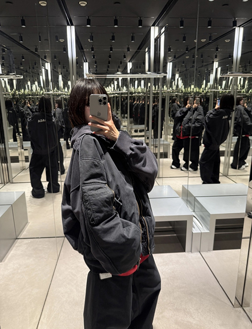 バレンシアガ Balenciaga Bomber フロントとバックのぎがあるクラシックなヘビーデューティーコットンジャケット