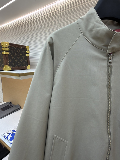 ロエベ シルケットウールの刺繍コート