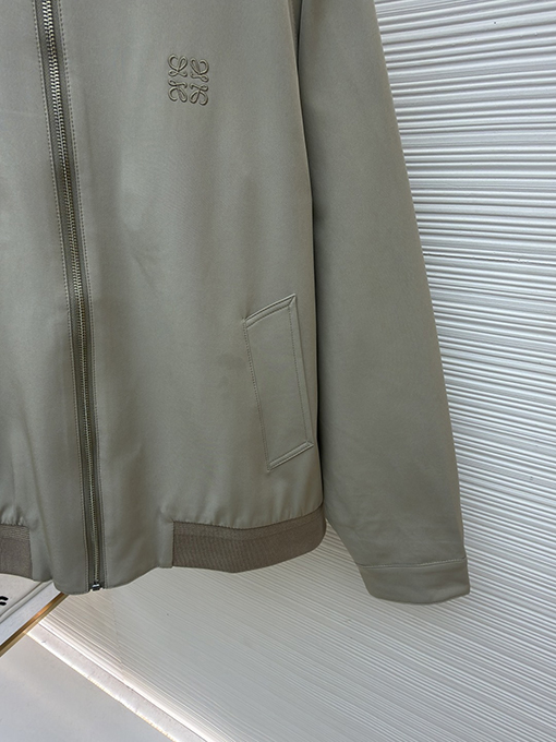 ロエベ シルケットウールの刺繍コート