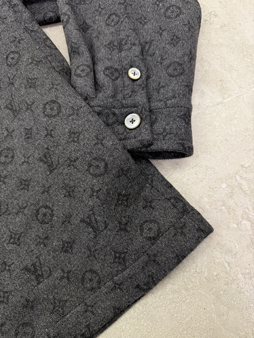 ルイヴィトン シャツスタイルのウールモノグラムコート