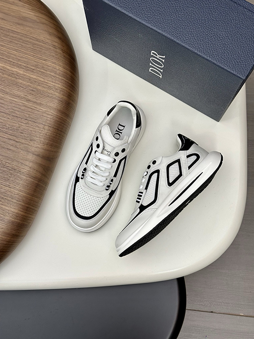 ディオール デパートのシンクロナイズドスポーツシューズ