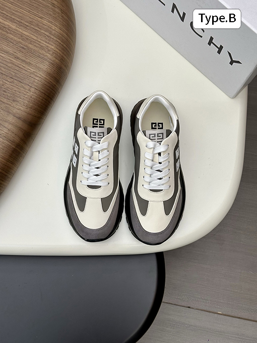 ジバンシイ ローカットのカジュアルスニーカー