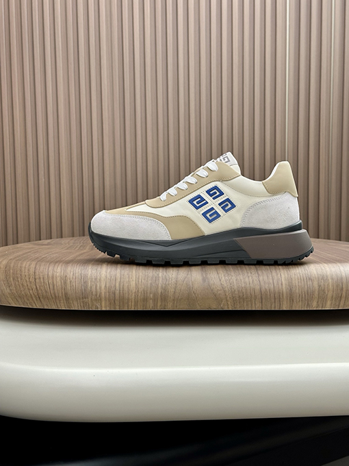 ジバンシイ ローカットのカジュアルスニーカー