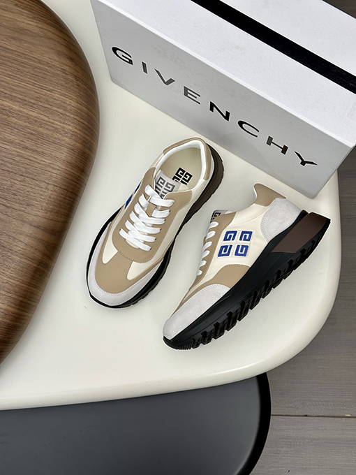 ジバンシイ ローカットのカジュアルスニーカー