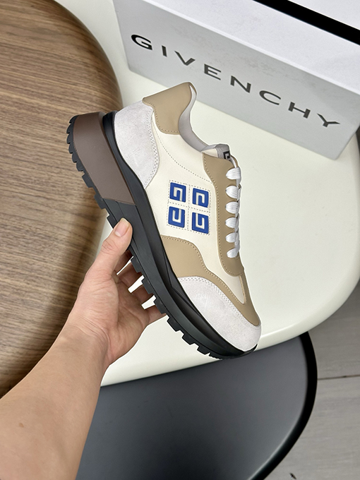 ジバンシイ ローカットのカジュアルスニーカー