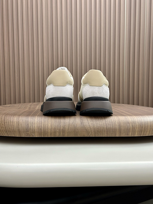 ジバンシイ ローカットのカジュアルスニーカー