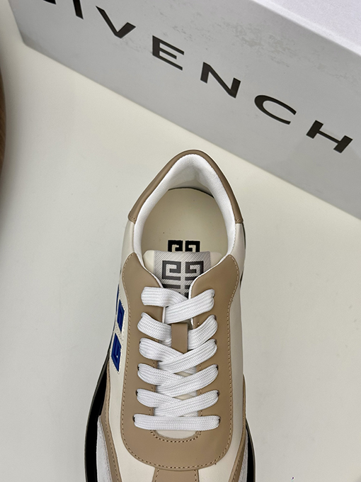 ジバンシイ ローカットのカジュアルスニーカー