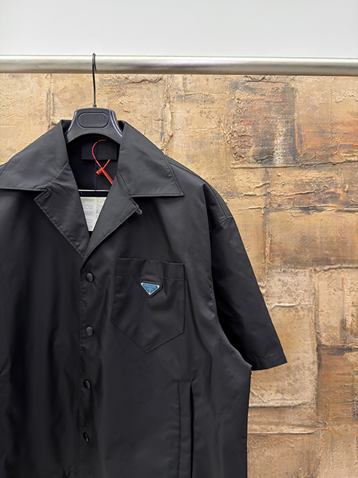 プラダコピー トライアングルアイアンサイン半袖シャツ