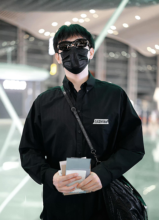 バレンシアガ Balenciaga ドミトリー25 ホワイトアクリルテープレタープリントシャツ