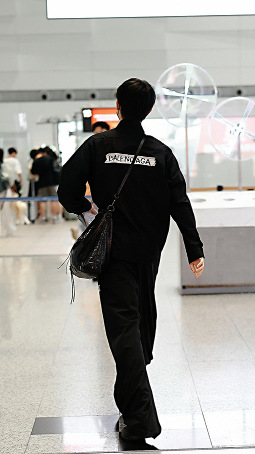 バレンシアガ Balenciaga ドミトリー25 ホワイトアクリルテープレタープリントシャツ