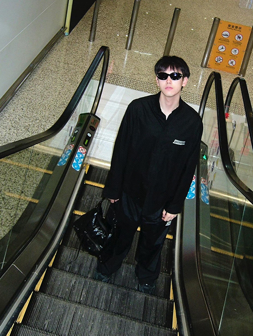 バレンシアガ Balenciaga ドミトリー25 ホワイトアクリルテープレタープリントシャツ