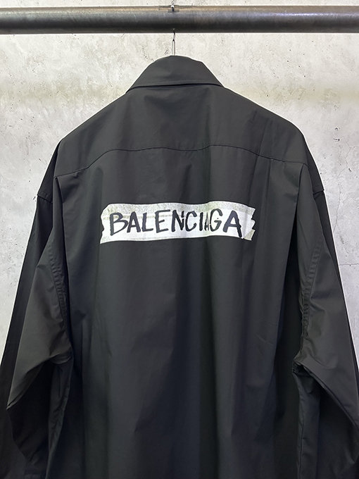 バレンシアガ Balenciaga ドミトリー25 ホワイトアクリルテープレタープリントシャツ