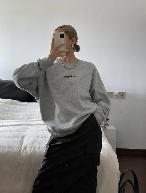 ジルサンダースーパーコピー スモールロゴプリントクルーネックスウェットシャツ