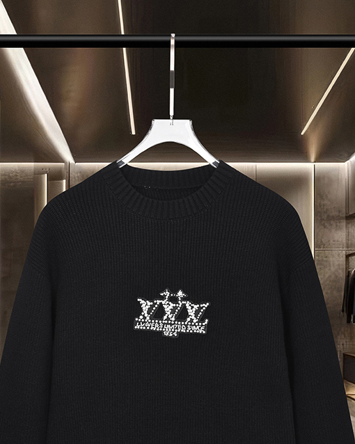 ルイヴィトン 胸元にクラシックなモノグラムロゴパール刺繍のセーター