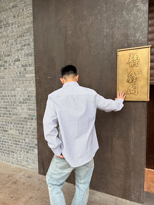 アミ ハート刺繍のストライプ長袖シャツ