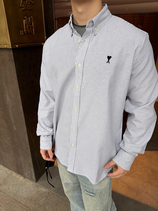 アミ ハート刺繍のストライプ長袖シャツ