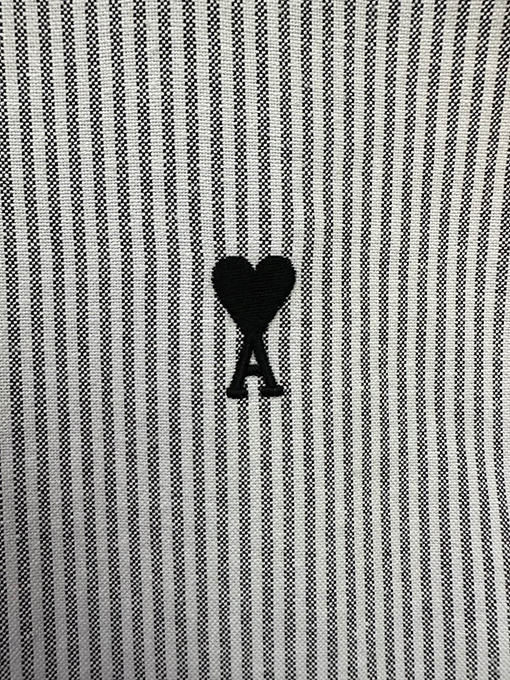 アミ ハート刺繍のストライプ長袖シャツ