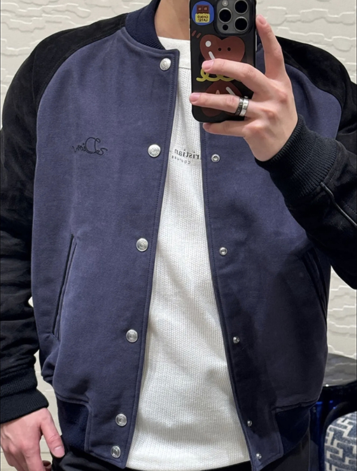 ディオール 文字ロゴの刺繍入りベースボールジャケット