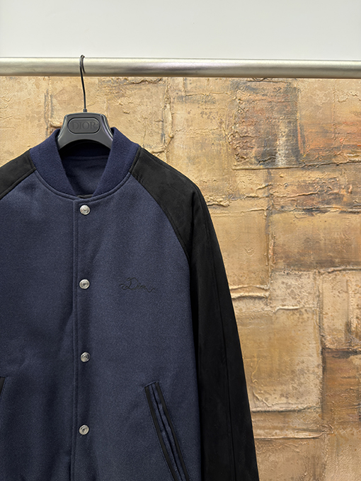 ディオール 文字ロゴの刺繍入りベースボールジャケット