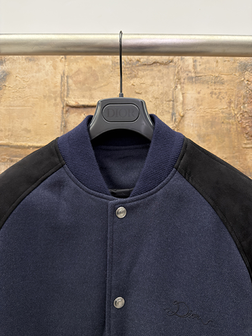 ディオール 文字ロゴの刺繍入りベースボールジャケット