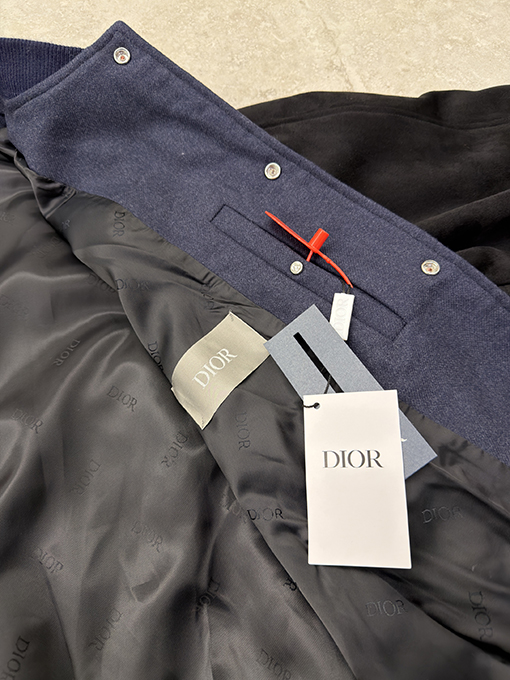 ディオール 文字ロゴの刺繍入りベースボールジャケット