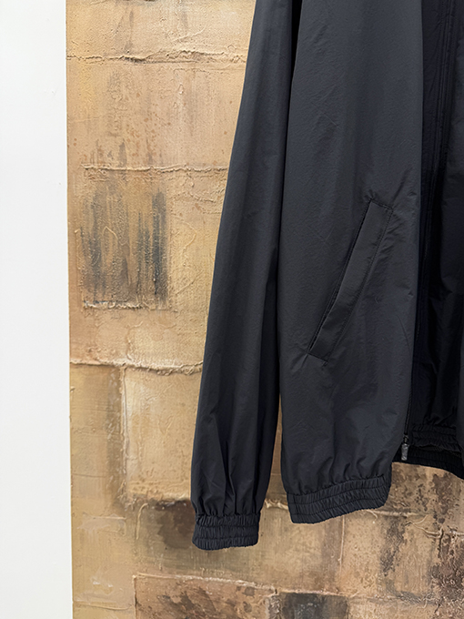 バレンシアガ Balenciaga テーププリントのジップアップジャケット