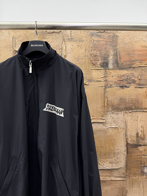 バレンシアガ Balenciaga テーププリントのジップアップジャケット