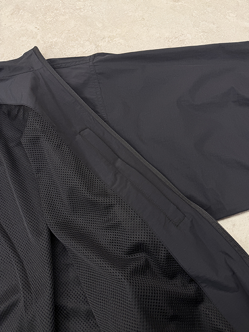 バレンシアガ Balenciaga テーププリントのジップアップジャケット