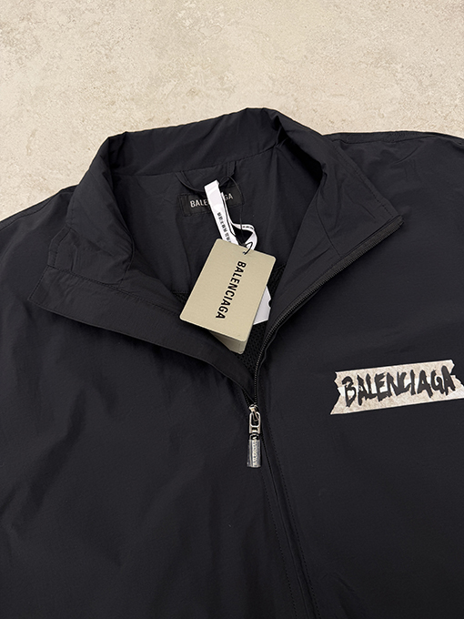 バレンシアガ Balenciaga テーププリントのジップアップジャケット