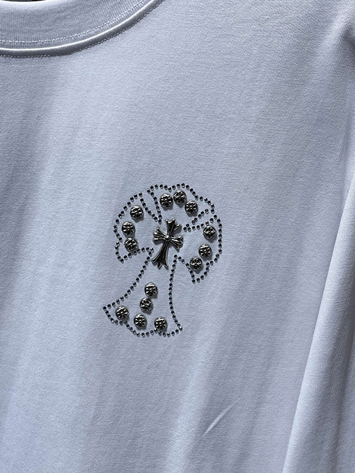 クロムハーツ ホットフィックスのラインストーンクロスと手作りのリベットが付いた長袖シャツ