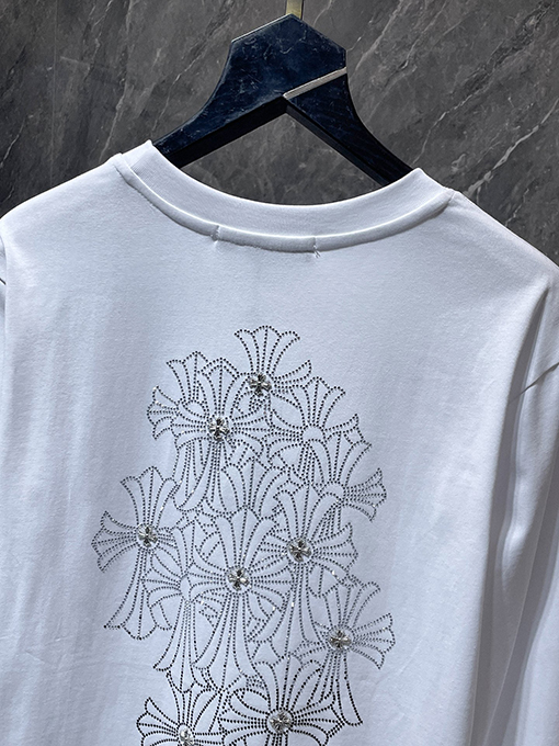 クロムハーツ ホットフィックスのラインストーンクロスと手作りのリベットが付いた長袖シャツ