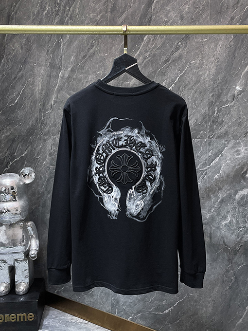 クロムハーツ クラシックな馬蹄形のサンスクリット十字の刺繍が手描きされた長袖シャツ