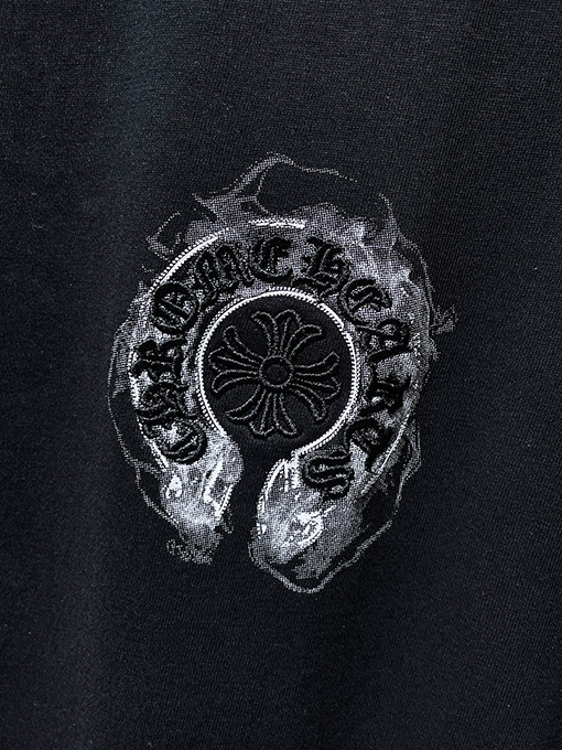 クロムハーツ クラシックな馬蹄形のサンスクリット十字の刺繍が手描きされた長袖シャツ