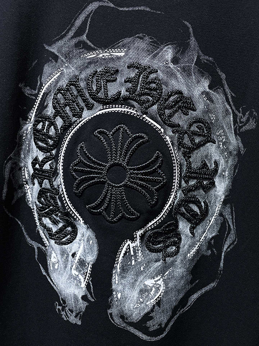 クロムハーツ クラシックな馬蹄形のサンスクリット十字の刺繍が手描きされた長袖シャツ