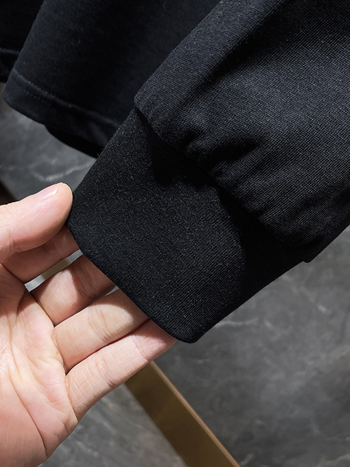 クロムハーツ クラシックな馬蹄形のサンスクリット十字の刺繍が手描きされた長袖シャツ