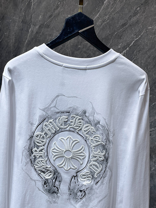 クロムハーツ クラシックな馬蹄形のサンスクリット十字の刺繍が手描きされた長袖シャツ