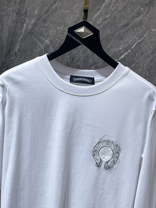 クロムハーツ クラシックな馬蹄形のサンスクリット十字の刺繍が手描きされた長袖シャツ