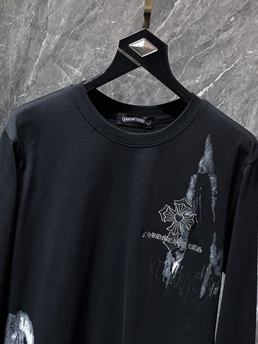 クロムハーツコピー 馬蹄刺繍の重なりうクロスのスプレーペイント長袖シャツ