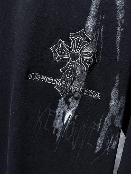 クロムハーツコピー 馬蹄刺繍の重なりうクロスのスプレーペイント長袖シャツ