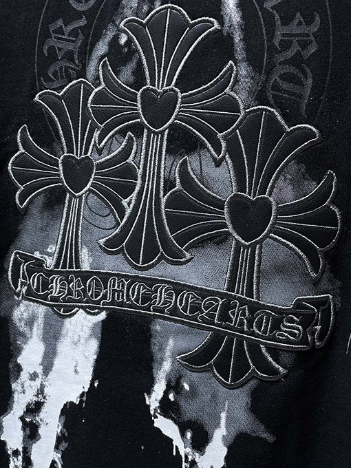 クロムハーツコピー 馬蹄刺繍の重なりうクロスのスプレーペイント長袖シャツ