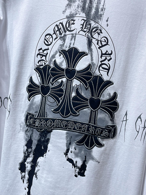 クロムハーツコピー 馬蹄刺繍の重なりうクロスのスプレーペイント長袖シャツ