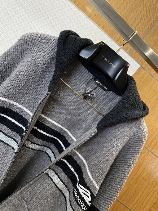 バレンシアガコピー BALENCIAGA カラーブロックフード付きニットカーディガン