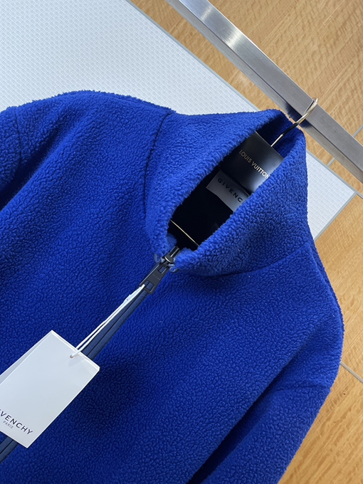 ジバンシイ GIVENCHY ふわふわのスタンドカラージップアップジャケット