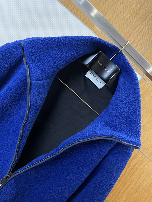 ジバンシイ GIVENCHY ふわふわのスタンドカラージップアップジャケット