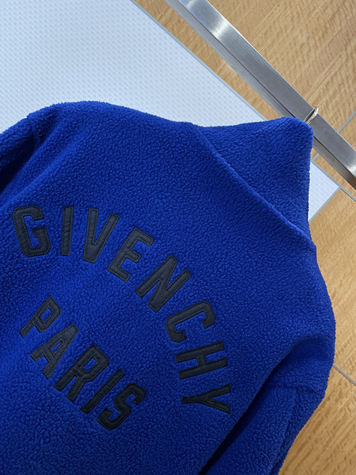 ジバンシイ GIVENCHY ふわふわのスタンドカラージップアップジャケット