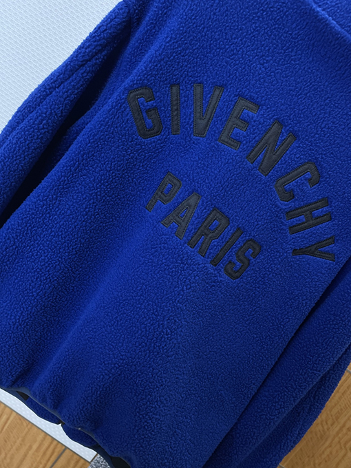 ジバンシイ GIVENCHY ふわふわのスタンドカラージップアップジャケット